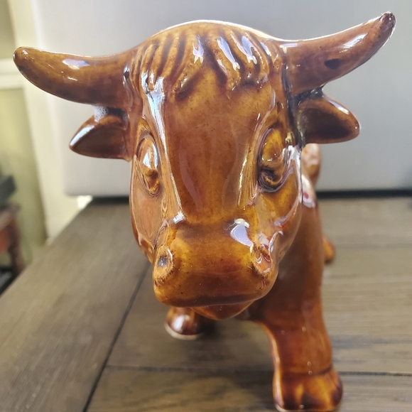 Mid-Century bull ceramic statue. Brush-McCoy Pottery Circa 1960s-1970s. - Picture 3 of 12